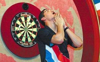 Der Vorjahressieger Jelle Klaasen nach seinem Matchdart