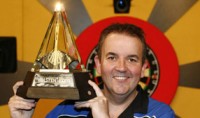 Phil taylor gewinnt zum 3 mal in folge die holsten premier league 2007 05