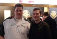 Kai (rechts) nach seinem 9-Darter