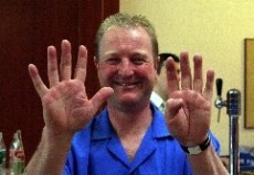 Dave Askew nach seinem 9-Darter