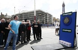 Pdc profis wollten den distanz bulls eye weltrekord zu brechen 2008 07 22