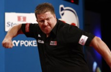 Colin lloyds weggeworfene pfeile koennten noch folgen fuer ihn haben 2008 10 10