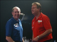 Eric bristow und john lowe suchen das phantom des dartsports 2009 02 18