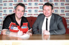 Phil taylor kommt mit jbb als neuem sponsor nach gladbeck 2009 02