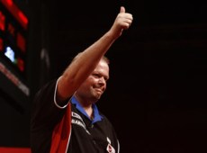 Raymond van barneveld fuehlt sich fit fuer sein duell gegen phil taylor 2009 03 25