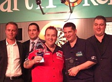 Phil taylor gewinnt die erste players championship in nuland 2009 04