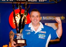 Phil taylor gewinnt die european championship 2009 2009 11 02