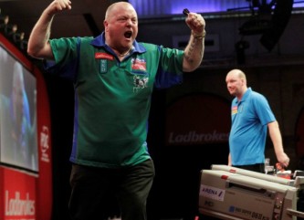 Pdc dart wm 2012 10 spieltag 2 runde jenkins part und hamilton weiter in runde 3 2011 12