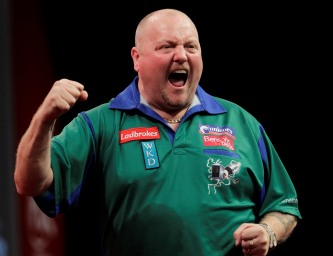 Pdc dart wm 2012 5 spieltag hamilton und alcinas liefern sich eine finalwuerdige begegnung 2011 12 19