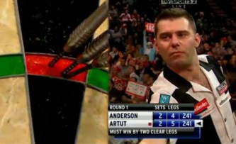 Pdc dart wm 2012 6 spieltag jyhan artut unterliegt im sudden death leg 2011 12 20