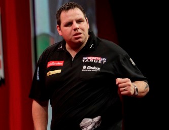 Pdc dart wm 2012 8 spieltag 2 runde weltmeister adrian lewis bleibt weiterhin im rennen 2011 12