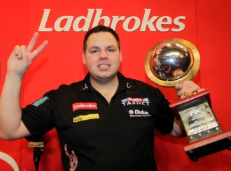 Pdc dart wm 2012 adrian lewis verteidigt seinen wm titel gegen andy hamilton 2012 01