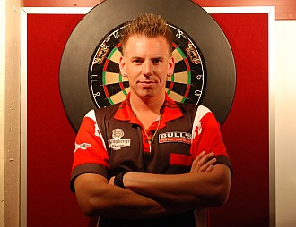 Jerry hendriks unterschreibt vertrag mit bulls darts 2012 10 13
