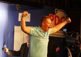 Max hopp sichert sich letzten dart wm startplatz 2012 11