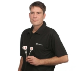 Maik langendorf unterschreibt sponsorvertrag bei target darts 2012 12