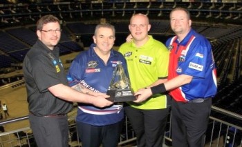 Michael van gerwen gewinnt die premier league darts 2013 2013 05