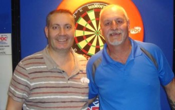 Matt clark und ian moss sichern sich die letzten beiden pdc dart wm tickets 2013 11