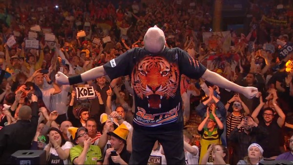 Pdc dart wm 2016 tag 11 van barneveld gewinnt thriller gegen van gerwen suljovic leider out 2015 12 29