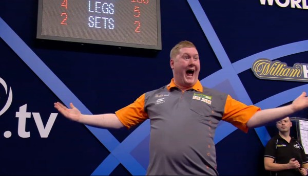 Pdc dart wm 2016 tag 3 abendsession taylor souveraen weiter whitlock verschenkt sieg 2015 12