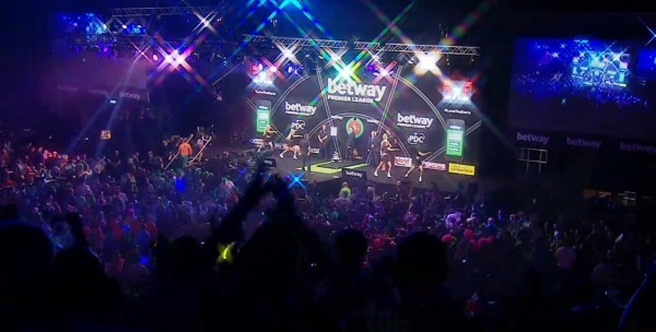 Premier league darts 2016 7 spieltag anderson mit doppelschlag auf platz 3 2016 03