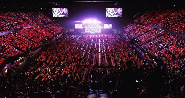 Premier league darts 2016 15 spieltag van gerwen bleibt erster lewis steht im play off 2016 05 12