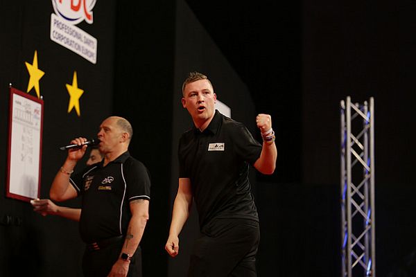 Grand slam of darts 2016 achtelfinale tag 2 dobey ueberrascht anderson und barney bleiben auf kurs 2016 11 18