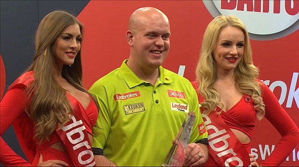 Michael van gerwen auch bei den world series finals ganz oben 2016 11