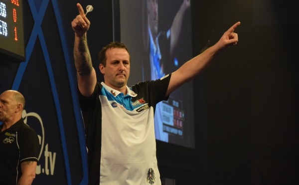 Uk open qualifier 2017 tag 4 starker lerchbacher qualifiziert sich van gerwen mit zwei 9 dartern in einem spiel 2017 02 10