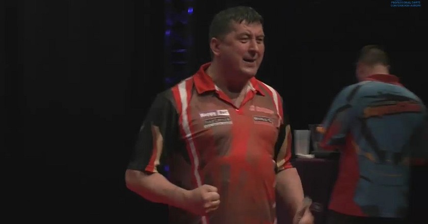 European darts matchplay 2017 achtelfinale reyes schlaegt wright mensur erreicht ebenfalls das viertelfinale 2017 06 11