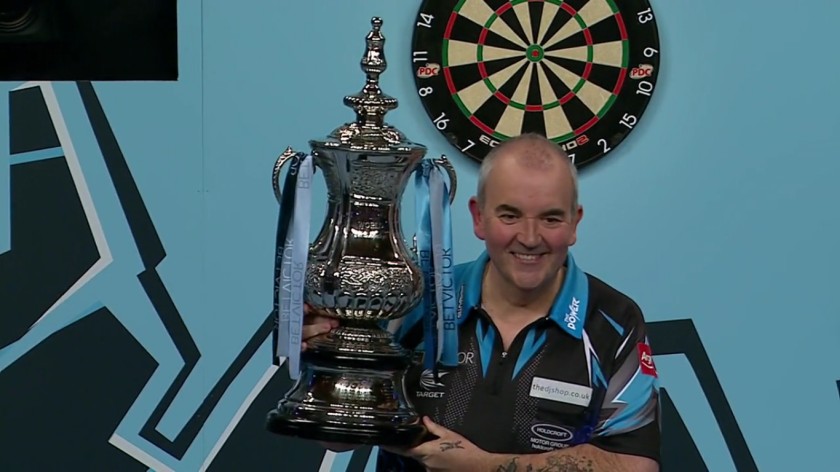 Sommermaerchen perfekt phil taylor gewinnt 16 titel beim world matchplay 2017 07
