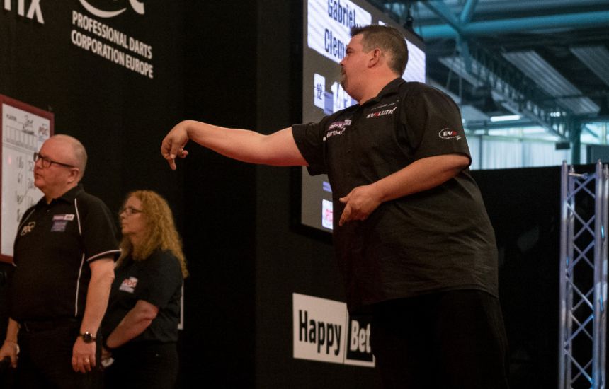 Winmau world masters 2017 gabriel clemens ueberzeugt nico blum im junioren finale 2017 09