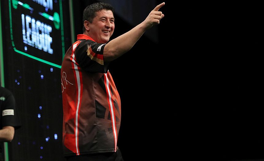 Premier league van gerwen neuer spitzenreiter suljovic feiert klaren sieg 2018 03 08