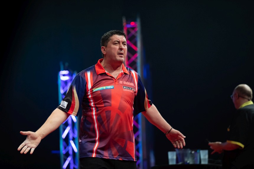 German darts championship achtelfinale suljovic und van gerwen dominant 2018 09