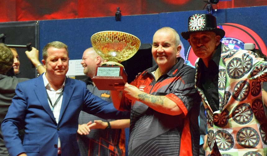 Phil taylor gewinnt die cologne darts gala 2018 2018 11