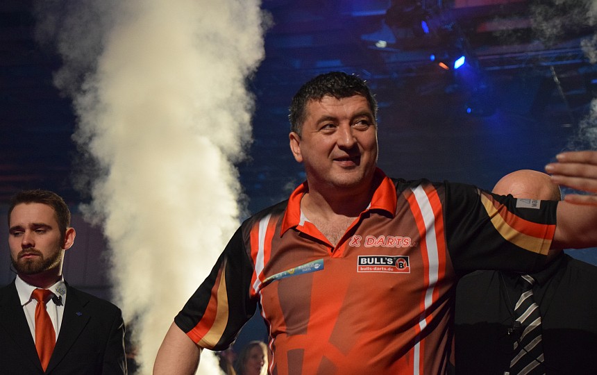 European darts open cross brilliert nach rueckstand suljovic weiter auf kurs 2019 03 24