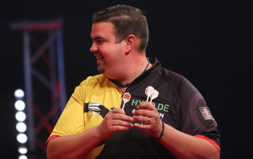 European darts grand prix deutsches quartett um starken clemens erreicht zweite runde 2020 10 16