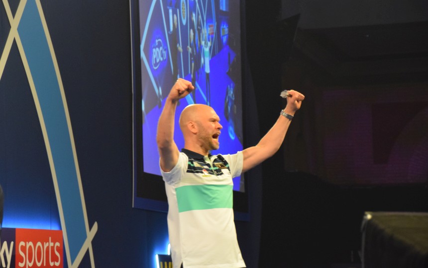 Home tour iii larsson glaenzt mit 9 darter in erster woche 2020 10 28