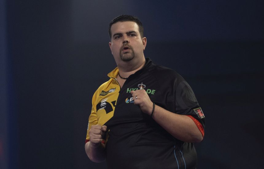 Dart wm 2021 clemens gewinnt starkes spiel gegen kurz price zittert sich weiter 2020 12