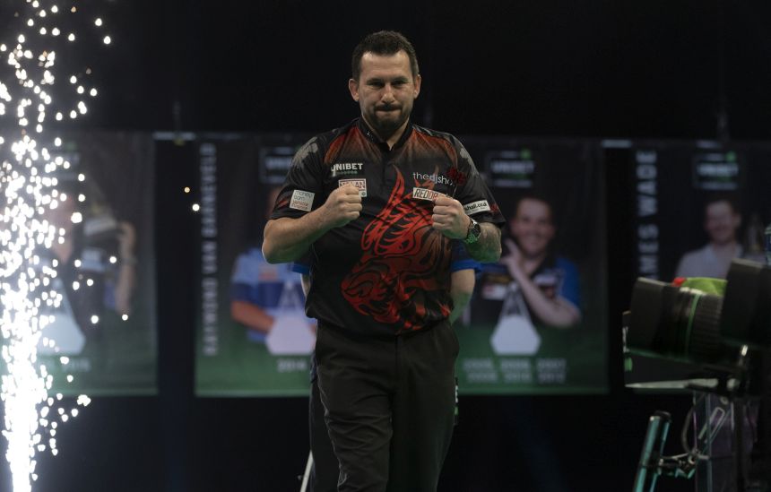 Premier league clayton glaenzt mit 9 darter 2021 04 07