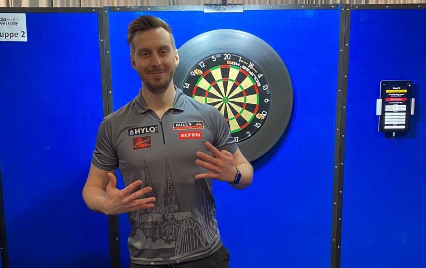Super league hempel gelingt 9 darter wenig mit einem bein im viertelfinale 2021 04 19