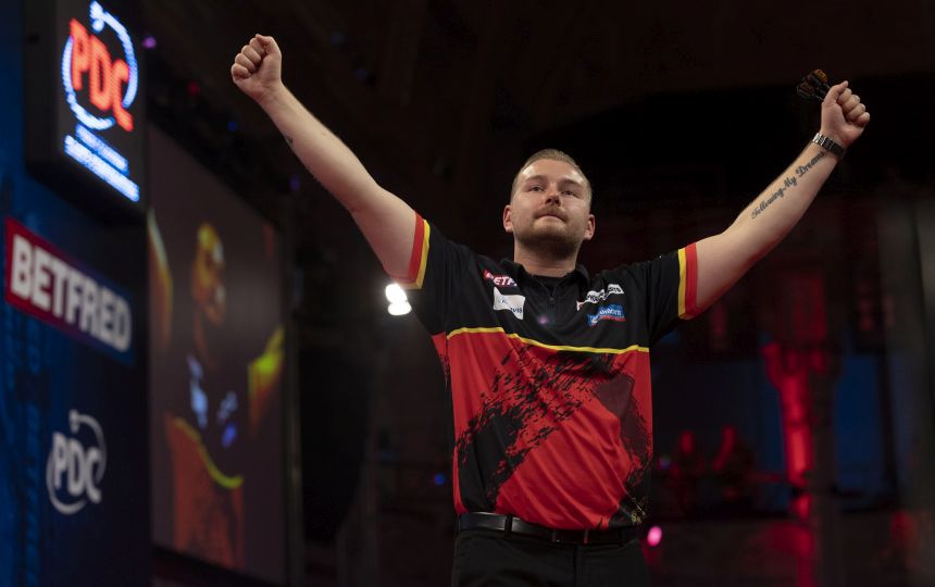 Super series van den bergh verhindert titel comeback fuer lewis 2021 10 19