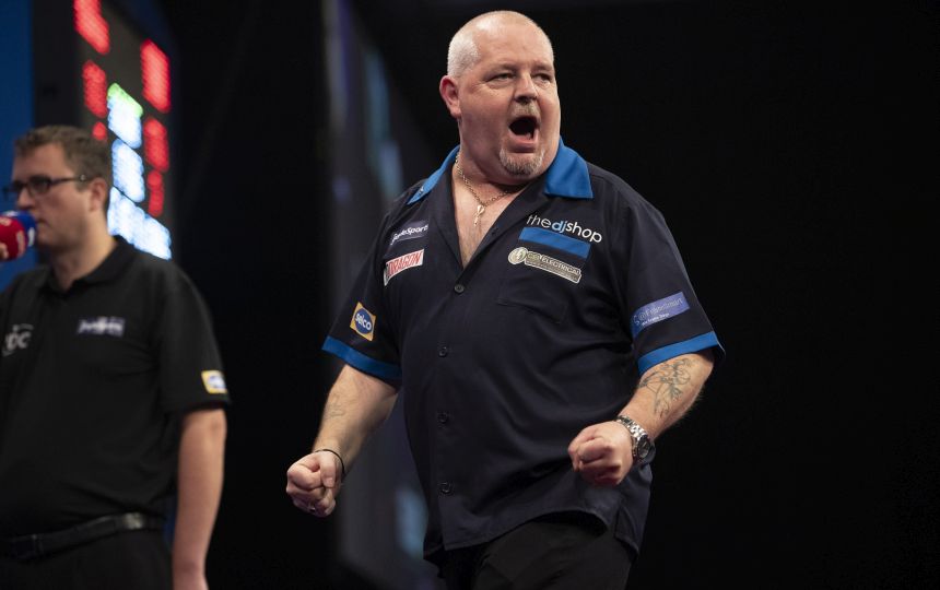 Robert thornton triumphiert bei der world senior darts championship 2022 02