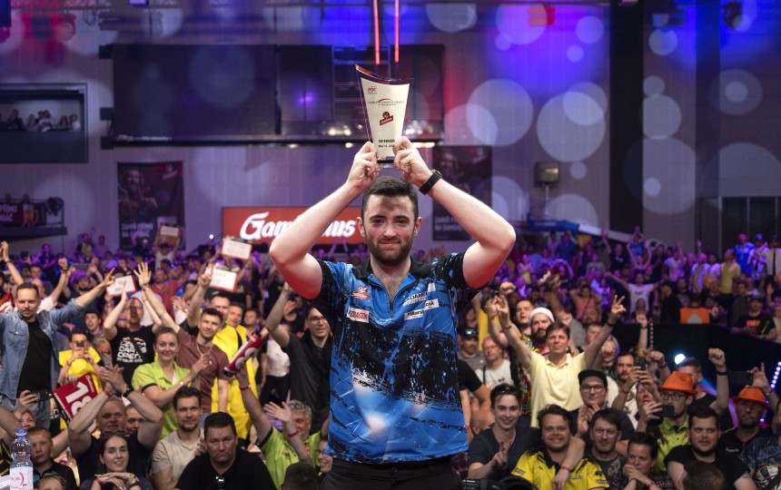 Luke humphries gewinnt auch in prag 2022 05