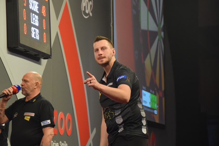 Dart wm 2023 hempel gewinnt thriller gegen brown 2022 12 16