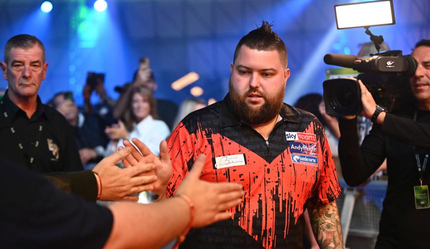Michael smith gewinnt die premiere in bahrain 2023 01 13