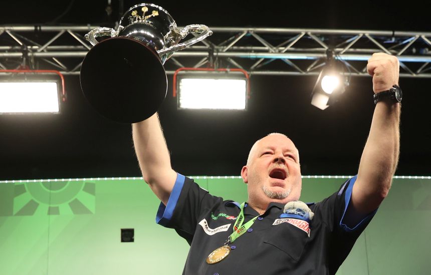 Thornton gewinnt erneut die world senior darts championship 2023 02