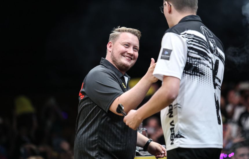 European darts matchplay van veen bezwingt schindler barney und smith stark 2023 07 02