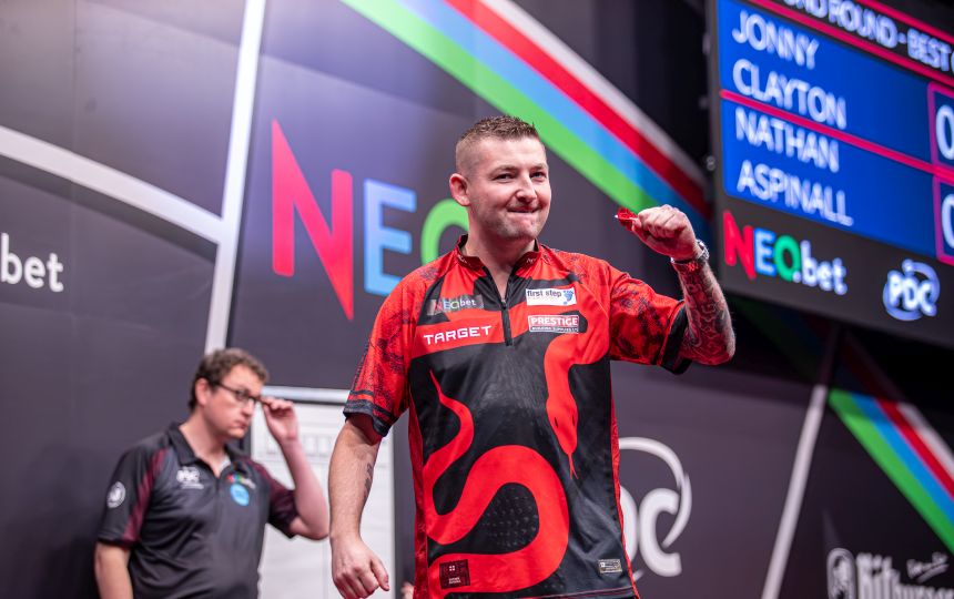 International darts open aspinall und dobey mit riesen averages ins achtelfinale 2024 04