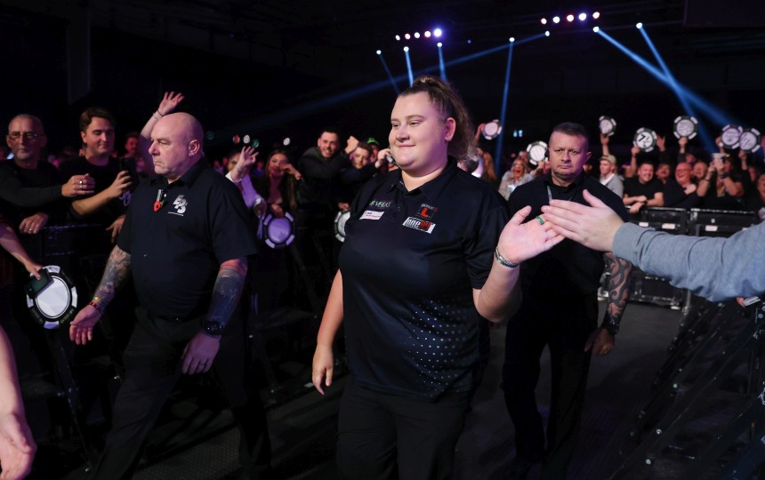 Womens series greaves schlaegt mit doppelsieg zurueck auch van leuven und suzuki triumphieren 2024 04