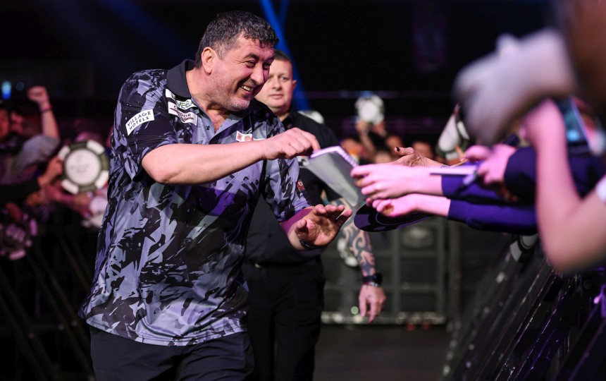 Dartn de wm countdown 2025 mensur suljovic wundertuete nach zuschauerrolle im letzten jahr 2024 12